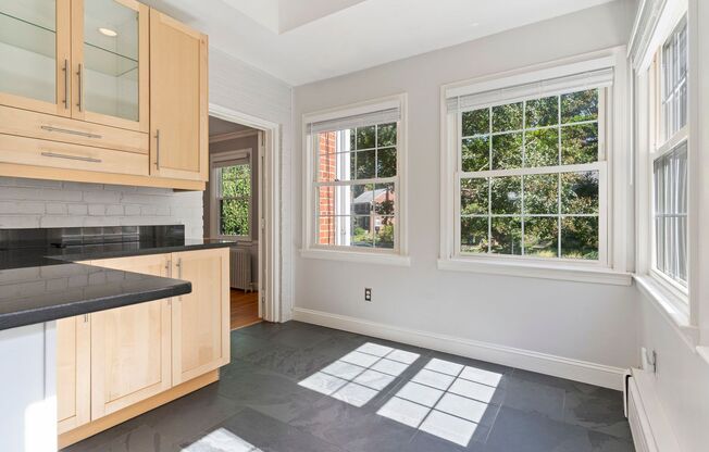 3 beds, 2.5 baths, $5,228