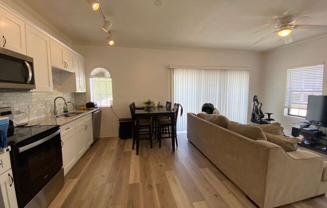 Walk to UF/Downtown! Lofts at West University Avenue