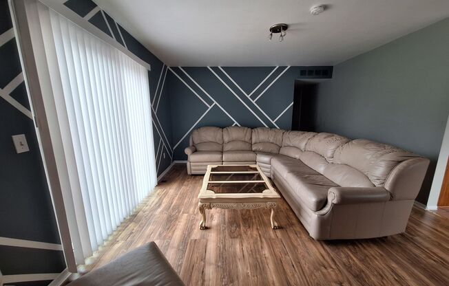 Charming 2 bedroom Clinton Twp Condo