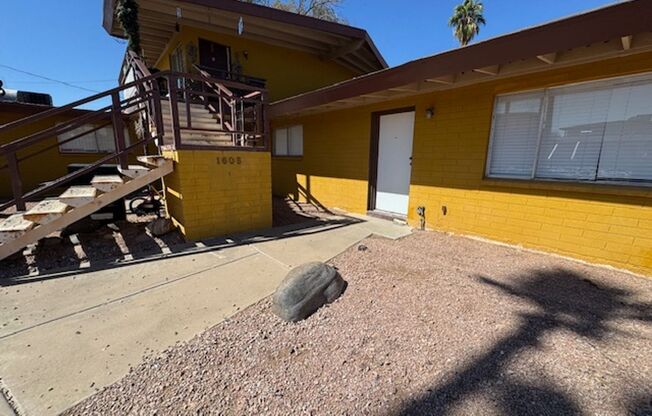1605 E Crown