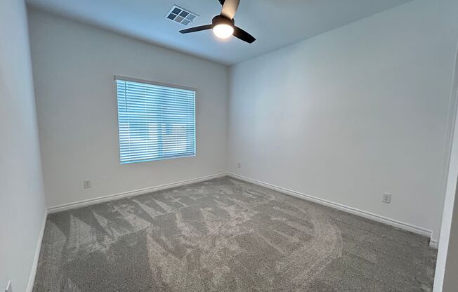 3 beds, 2.5 baths, $2,595, Unit # 1070