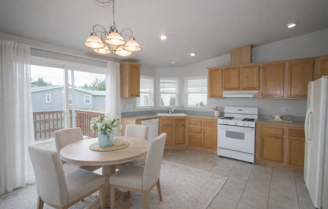 Great 3 Bedroom Ranch Style Home in low maintenance community!