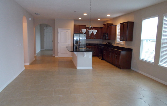 3 beds, 2 baths, $2,600, Unit Orange