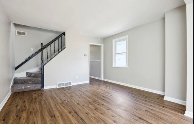 Fully Renovated Two-Bedroom Townhome In Dunalk