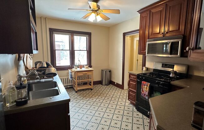 Spacious Isles/Uptown Main Level Duplex, W/D, 2 Parking Spaces, Full Office, Available June 1st