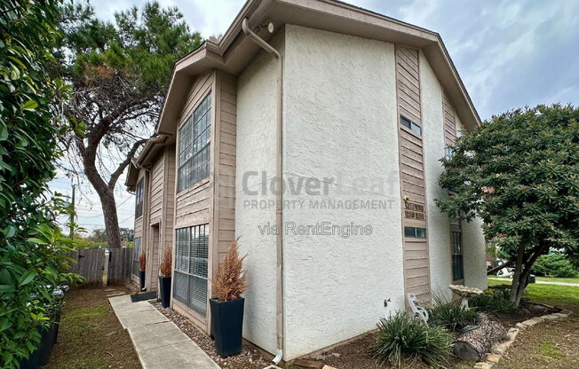 2 beds, 1 bath, 772 sqft, $797