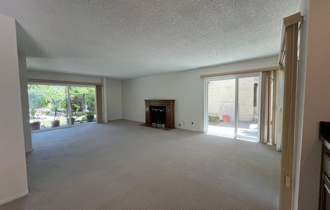 Westlake Village 4+2.5 w/pool, spa, green belt + lake access!