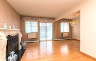 7149 METROPOLITAN AVE