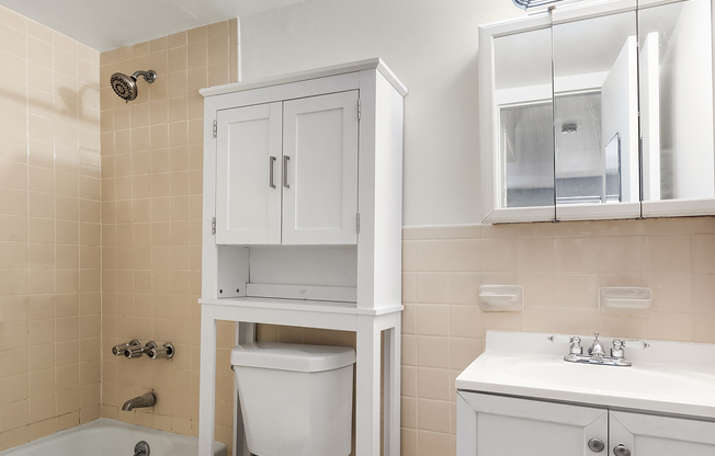 445 W 36 ST