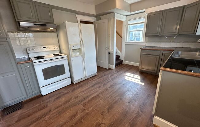 Large 5 Bedroom with Bonus Room in NE Portland!