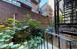 2 beds, 1 bath, $4,150, Unit 1B