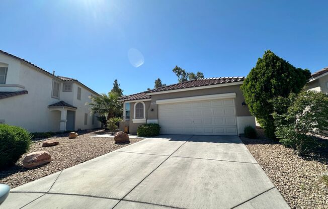 BEAUTIFUL SINGLE STORY HOME LOCATED IN GATED SEVEN HILLS COMMUNITY. OPEN AND AIRY LIVING SPACE WITH THE KITCHEN/DINING AREA OPEN TO THE LIVING AREA. TILE & LVP FLOORS THROUGHOUT. ALL MAJOR APPLIANCES INCLUDED. A MUST SEE!!