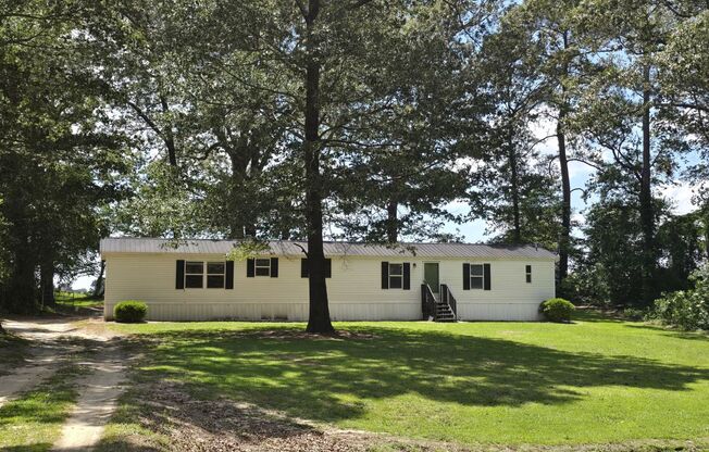 Country Living in Grays Creek! 3 Bedroom, 2 Baths convenient to Hwy 87 & Ft Bragg.