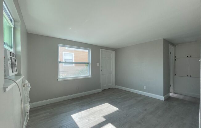 2 beds, 1 bath, $1,550, Unit 2704 E. Columbus Dr., Apt. C