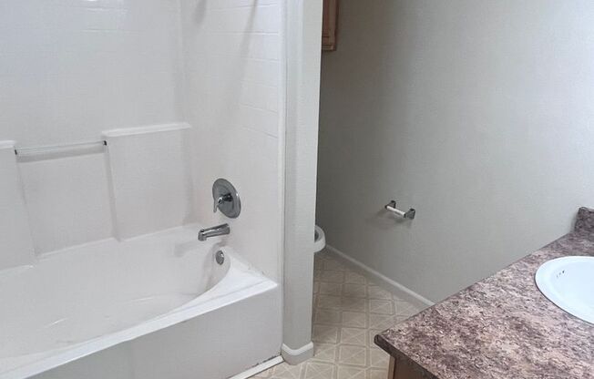 2 beds, 2 baths, $2,195, Unit # 1813