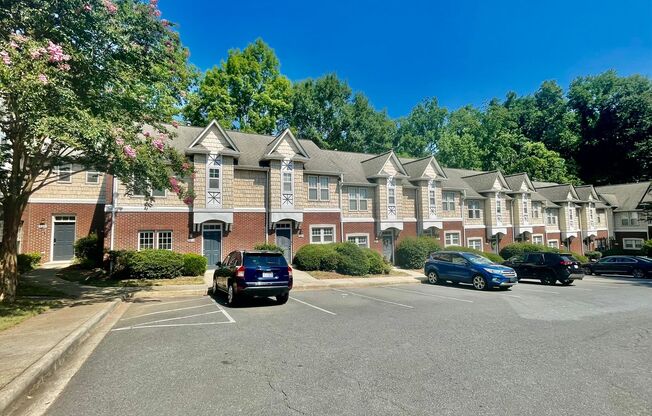 Welcome to this stunning 3-bedroom, 2.5-bathroom Townhouse, located in the vibrant city of Charlotte, NC.