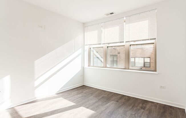 2 beds, 1 bath, $2,325, Unit 411