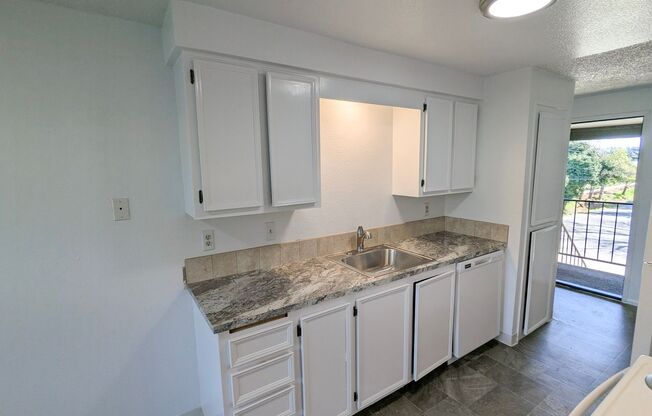 2 beds, 1 bath, 889 sqft, $1,295, Unit 34