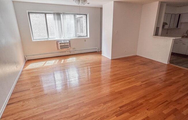 6250 N Kenmore Ave 207