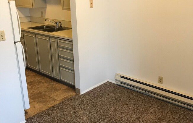 1 bed, 1 bath, 700 sqft, $1,225, Unit 30
