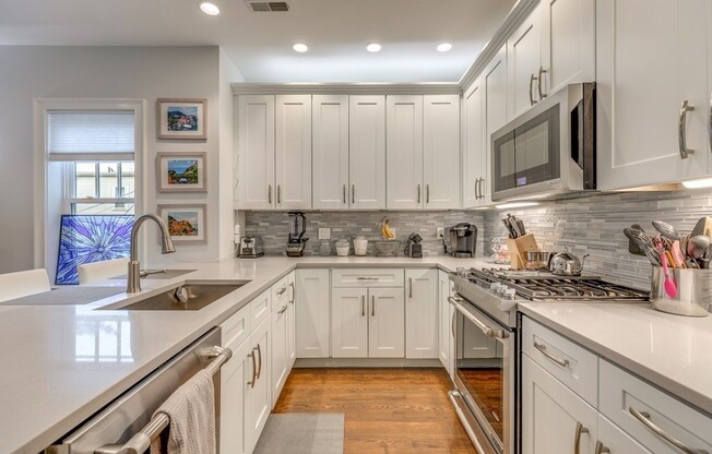 141 W 6 ST