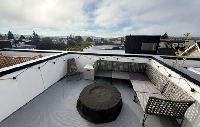 3-Bedroom Ballard Townhome | View Decks | A/C & EV Parking