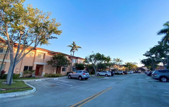 611 NW 208TH CIR PEMBROKE PINES, FL 33029