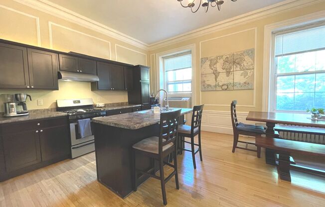 2 beds, 1 bath, $2,145, Unit 101