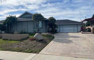 East Ventura Home with a large park-like backyard!