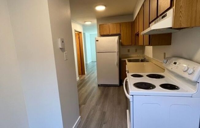 9227 Interlake - 1 bed/1bath - North Seattle - Plank floors and W/D