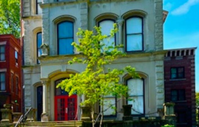 418 Ormsby