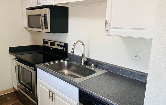 2 beds, 1 bath, $1,995, Unit 10