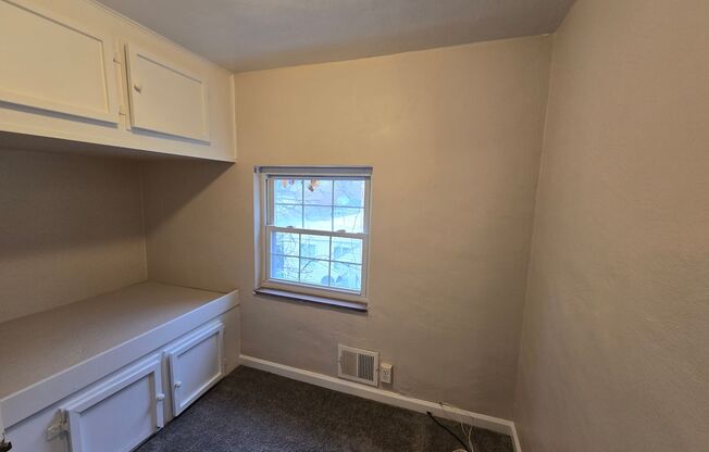 3 beds, 1 bath, $1,300