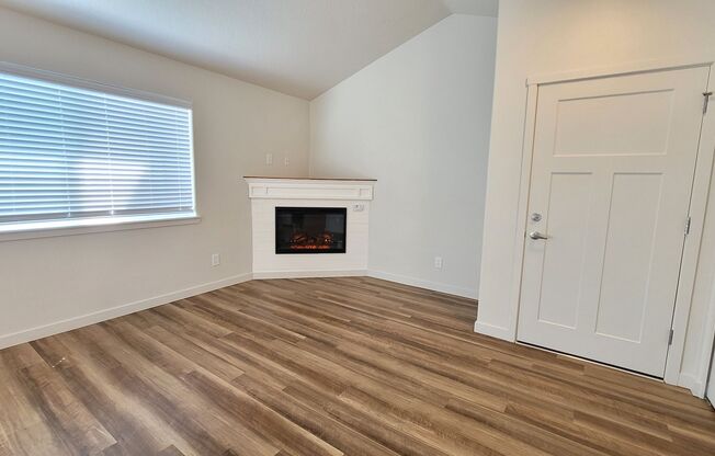 3 beds, 2 baths, 1,044 sqft, $1,995, Unit 206