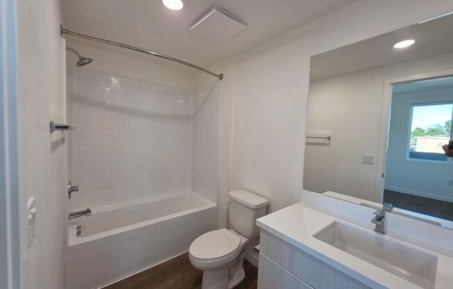 2 beds, 2 baths, 917 sqft, $2,895, Unit 2116-203