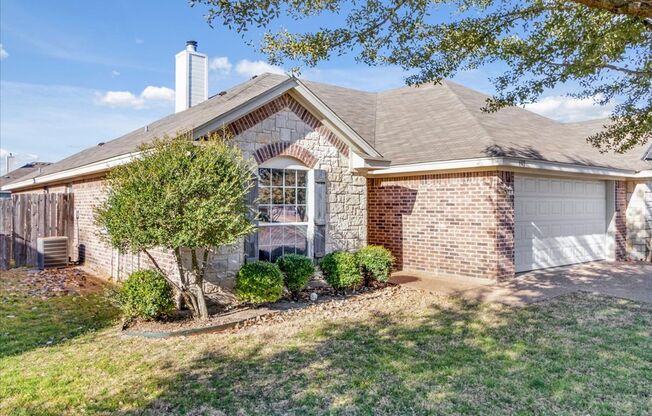 3BR / 2BA Duplex in Hewitt, Texas | Midway ISD