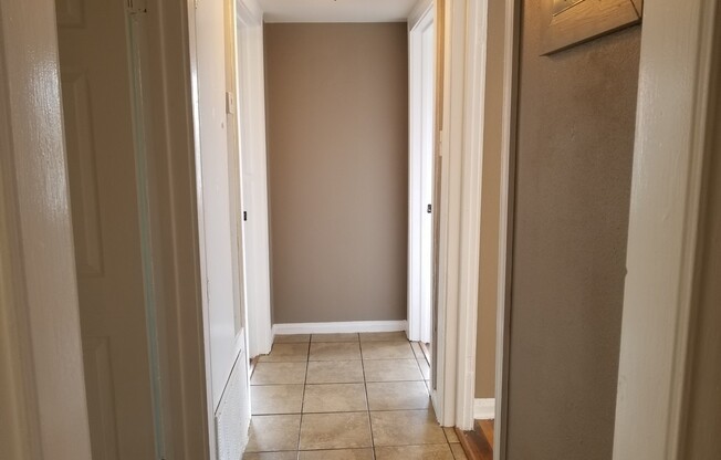 2 beds, 1 bath, 700 sqft, $925