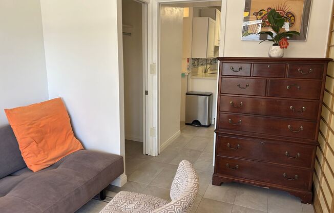 2 beds, 1 bath, $3,000, Unit # 402