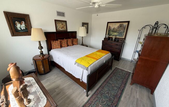 ROOMS FOR RENT in Tastefully Decorated Southwestern-Style Home