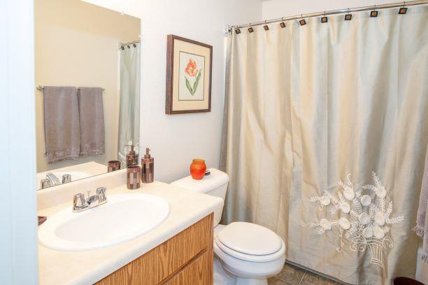 Luxurious Bathrooms at Aspen Park Apartments, Sacramento, 95823