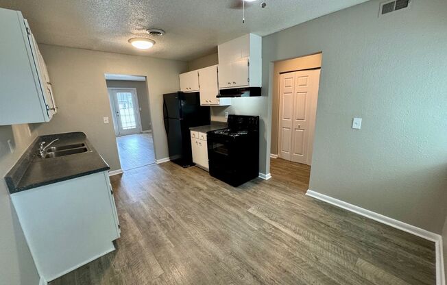 2 beds, 2.5 baths, 1,372 sqft, $1,050, Unit 1E