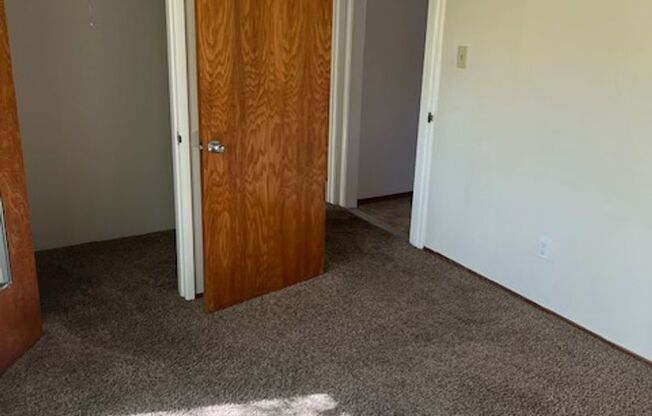 2 beds, 1 bath, $2,200