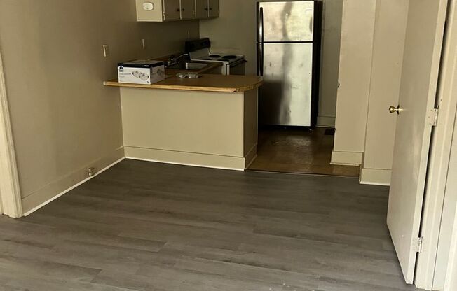 2 beds, 1 bath, $825