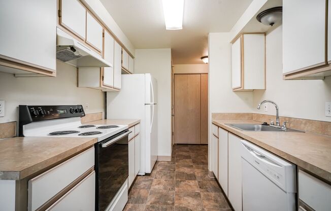 2 beds, 2 baths, 954 sqft, $1,500, Unit 1688-F