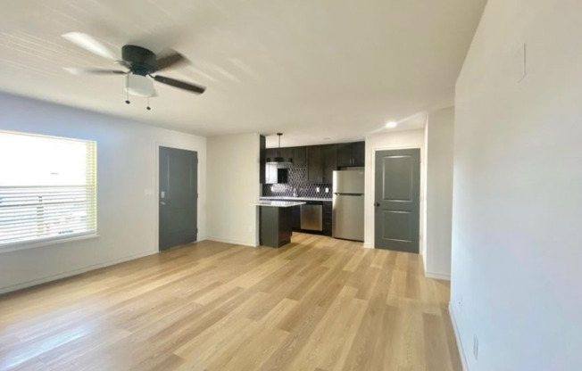 2 beds, 1 bath, 809 sqft, $1,399, Unit 41-7