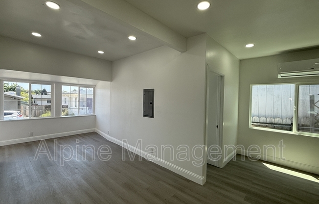 109 BROADWAY ST