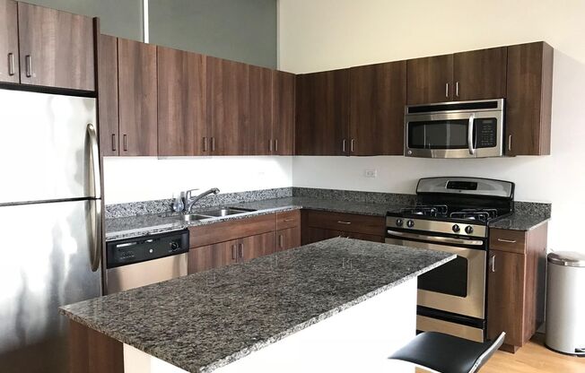 High floor 2b2b unit right by Westloop