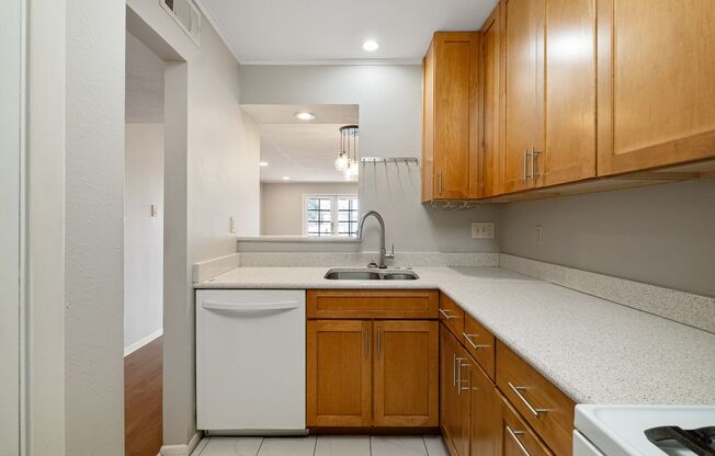 2 beds, 1 bath, $1,415, Unit # 102