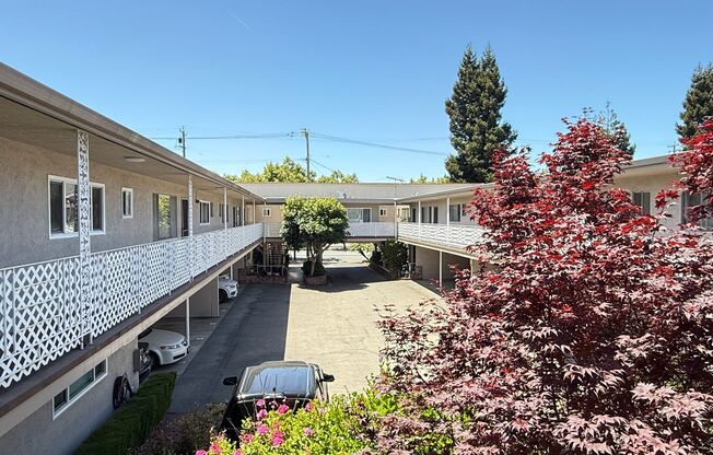 Bancroft Ave. 562