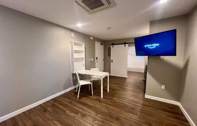 Studio, 1 bath, 323 sqft, $1,825, Unit 434-306